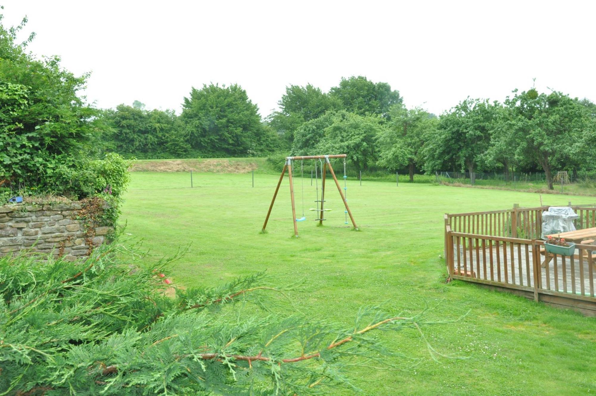La Ferme De Montaigu Bed & Breakfast Exterior photo